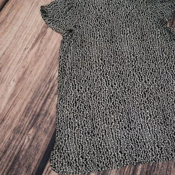 Ann Taylor LOFT Women's Short Cap Sleeve Black & White Print Top Size XS - Picture 7 of 10